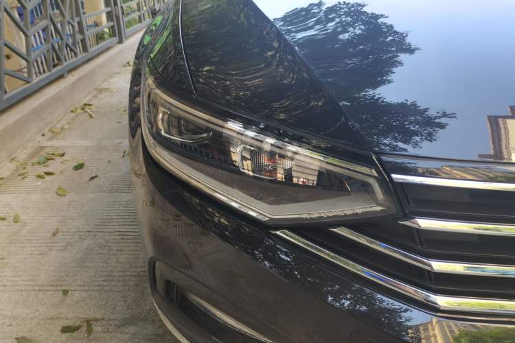 Used Volkswagen Magotan 2021 330TSI DSG 30th Anniversary Edition Right Front Headlight
