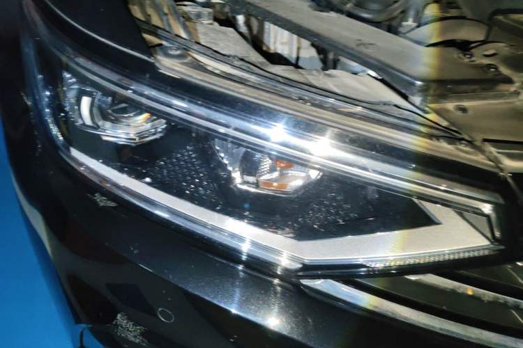 Used Volkswagen Magotan 2021 330TSI DSG 30th Anniversary Edition Right Front Headlight