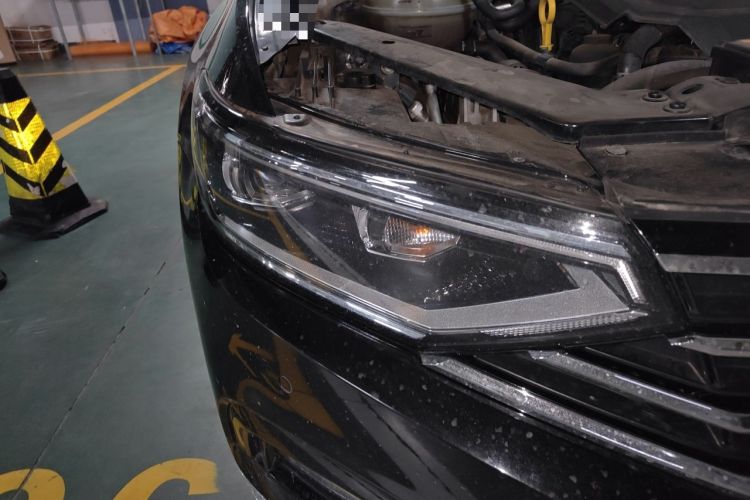 Used Volkswagen Magotan 2021 330TSI DSG 30th Anniversary Edition Right Front Headlight