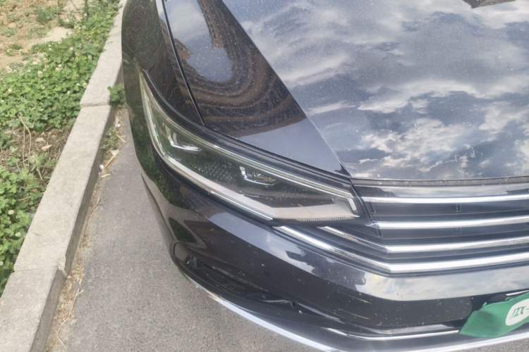 Used Volkswagen Magotan 2021 330TSI DSG 30th Anniversary Edition Right Front Headlight