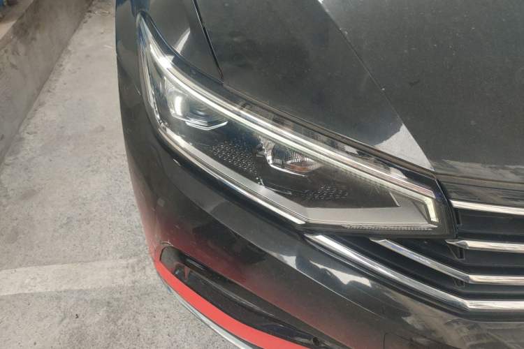 Used Volkswagen Magotan 2021 330TSI DSG 30th Anniversary Edition Right Front Headlight