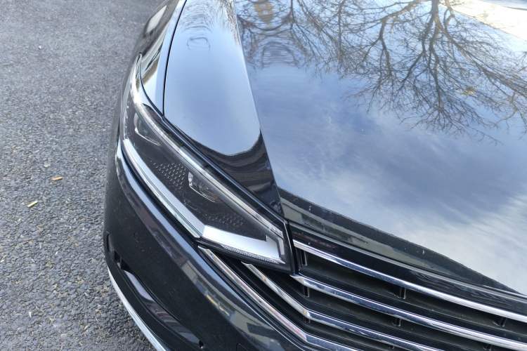 Used Volkswagen Magotan 2021 330TSI DSG 30th Anniversary Edition Right Front Headlight