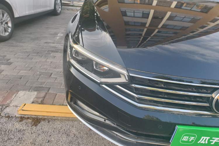 Used Volkswagen Magotan 2021 330TSI DSG 30th Anniversary Edition Right Front Headlight