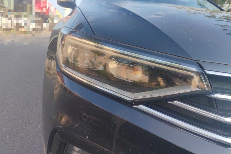Used Volkswagen Magotan 2021 330TSI DSG 30th Anniversary Edition Right Front Headlight