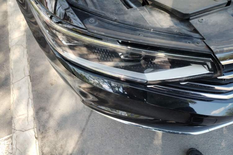 Used Volkswagen Magotan 2021 330TSI DSG 30th Anniversary Edition Right Front Headlight