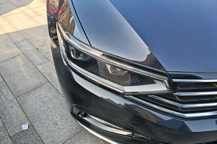 Used Volkswagen Magotan 2021 330TSI DSG 30th Anniversary Edition Right Front Headlight