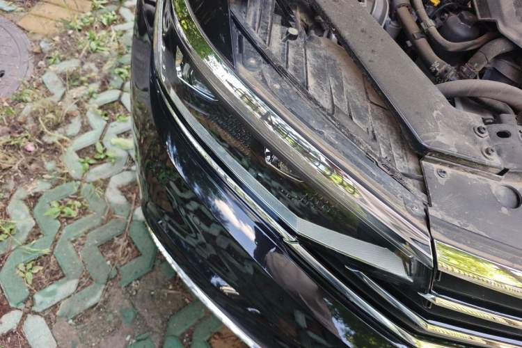 Used Volkswagen Magotan 2021 330TSI DSG 30th Anniversary Edition Right Front Headlight