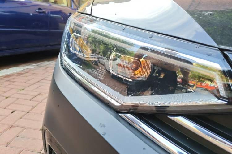 Used Volkswagen Magotan 2021 330TSI DSG 30th Anniversary Edition Right Front Headlight