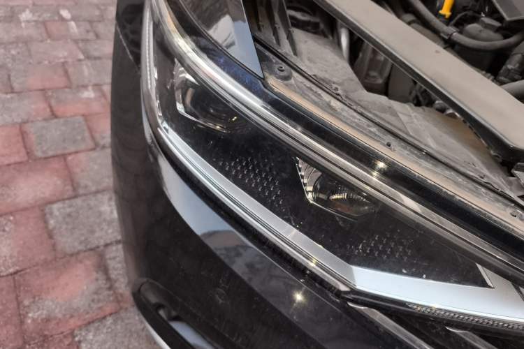 Used Volkswagen Magotan 2021 330TSI DSG 30th Anniversary Edition Right Front Headlight