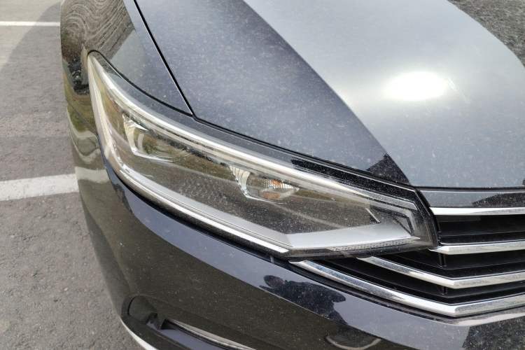 Used Volkswagen Magotan 2021 330TSI DSG 30th Anniversary Edition Right Front Headlight