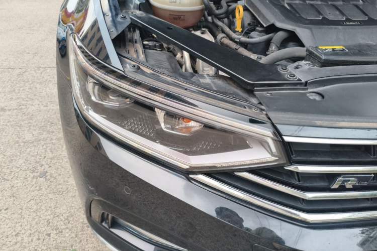 Used Volkswagen Magotan 2021 330TSI DSG 30th Anniversary Edition Right Front Headlight