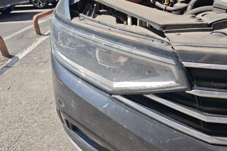 Used Volkswagen Magotan 2021 330TSI DSG 30th Anniversary Edition Right Front Headlight