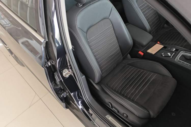 Used Volkswagen Magotan 2021 330TSI DSG 30th Anniversary Edition Right Front Seat