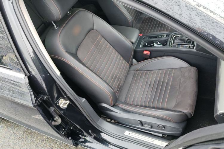 Used Volkswagen Magotan 2021 330TSI DSG 30th Anniversary Edition Right Front Seat