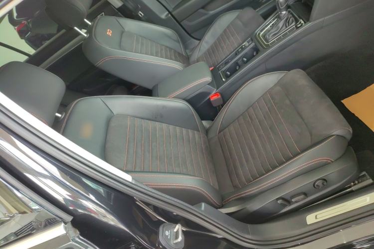 Used Volkswagen Magotan 2021 330TSI DSG 30th Anniversary Edition Right Front Seat