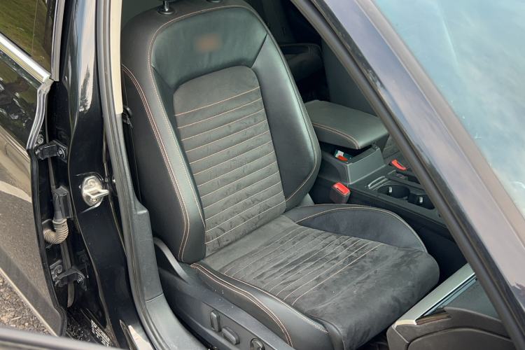 Used Volkswagen Magotan 2021 330TSI DSG 30th Anniversary Edition Right Front Seat