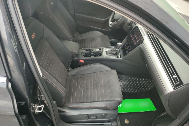 Used Volkswagen Magotan 2021 330TSI DSG 30th Anniversary Edition Right Front Seat