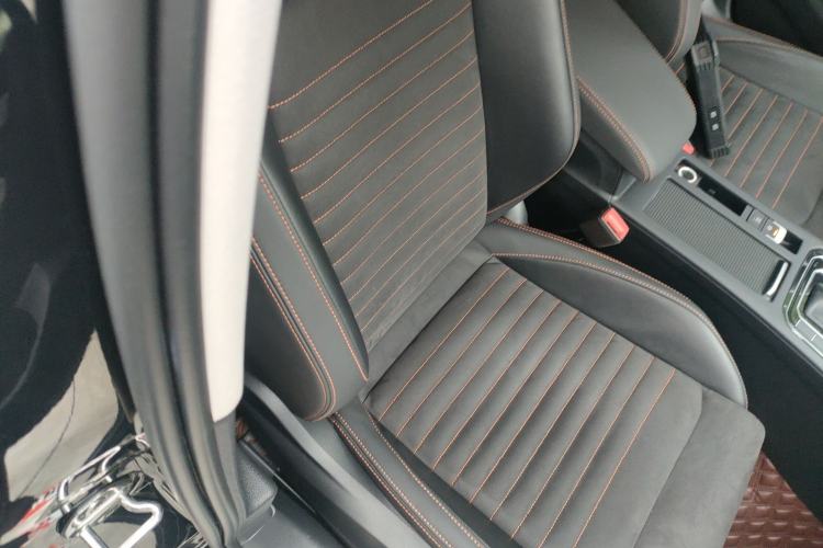Used Volkswagen Magotan 2021 330TSI DSG 30th Anniversary Edition Right Front Seat