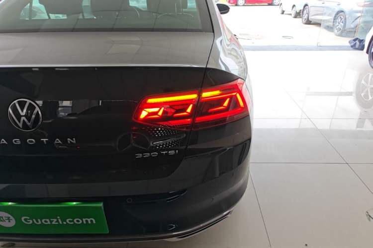 Used Volkswagen Magotan 2021 330TSI DSG 30th Anniversary Edition Right Rear Taillight