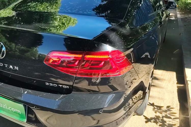 Used Volkswagen Magotan 2021 330TSI DSG 30th Anniversary Edition Right Rear Taillight