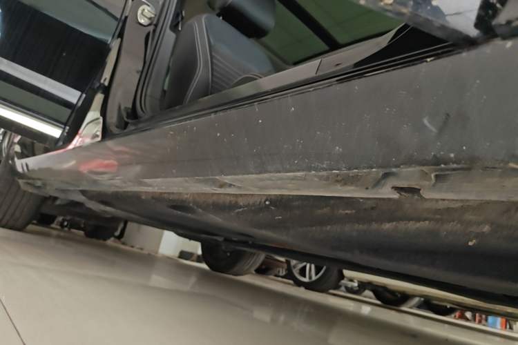 Used Volkswagen Magotan 2021 330TSI DSG 30th Anniversary Edition Right Side Sill