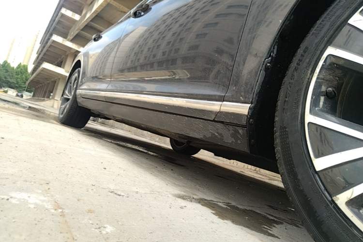 Used Volkswagen Magotan 2021 330TSI DSG 30th Anniversary Edition Right Side Sill