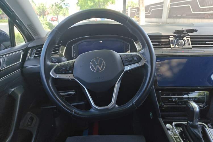 Used Volkswagen Magotan 2021 330TSI DSG 30th Anniversary Edition Steering Wheel