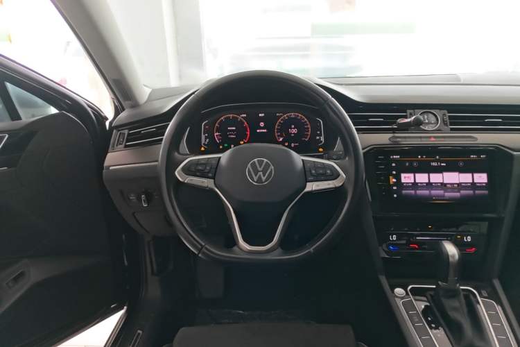 Used Volkswagen Magotan 2021 330TSI DSG 30th Anniversary Edition Steering Wheel