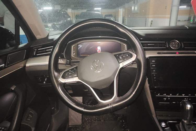 Used Volkswagen Magotan 2021 330TSI DSG 30th Anniversary Edition Steering Wheel