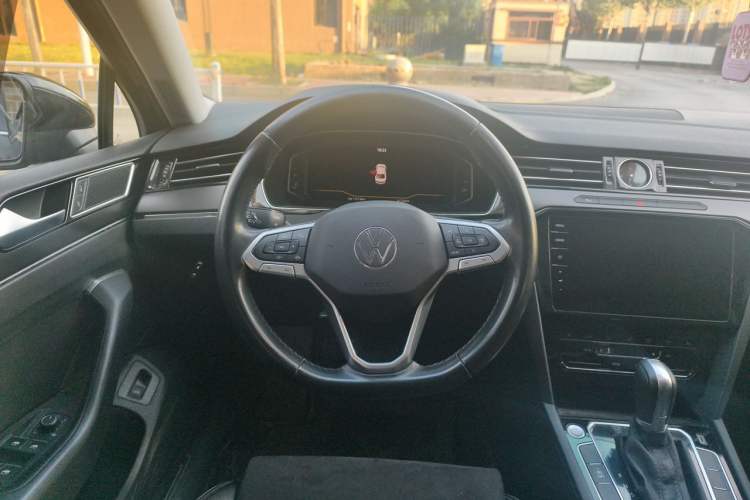Used Volkswagen Magotan 2021 330TSI DSG 30th Anniversary Edition Steering Wheel