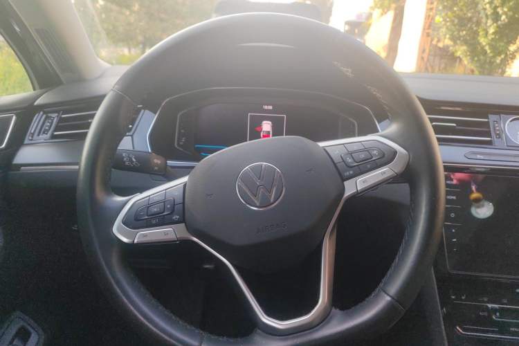 Used Volkswagen Magotan 2021 330TSI DSG 30th Anniversary Edition Steering Wheel