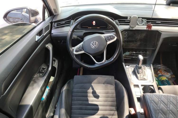 Used Volkswagen Magotan 2021 330TSI DSG 30th Anniversary Edition Steering Wheel
