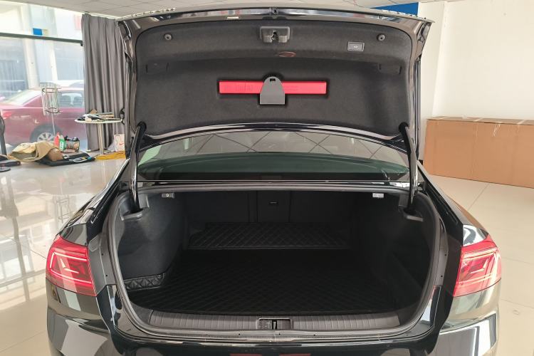 Used Volkswagen Magotan 2021 330TSI DSG 30th Anniversary Edition Trunk