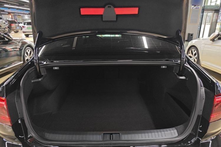 Used Volkswagen Magotan 2021 330TSI DSG 30th Anniversary Edition Trunk