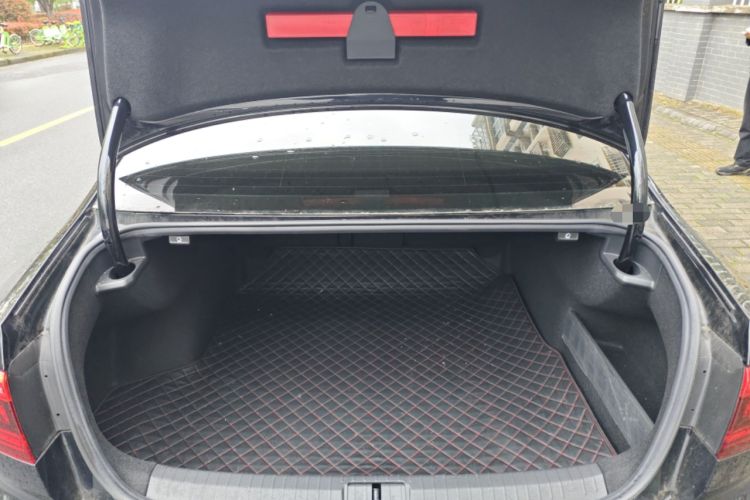 Used Volkswagen Magotan 2021 330TSI DSG 30th Anniversary Edition Trunk