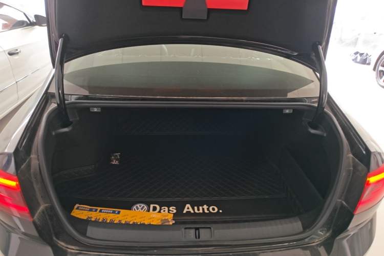 Used Volkswagen Magotan 2021 330TSI DSG 30th Anniversary Edition Trunk