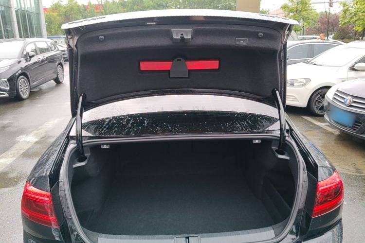 Used Volkswagen Magotan 2021 330TSI DSG 30th Anniversary Edition Trunk