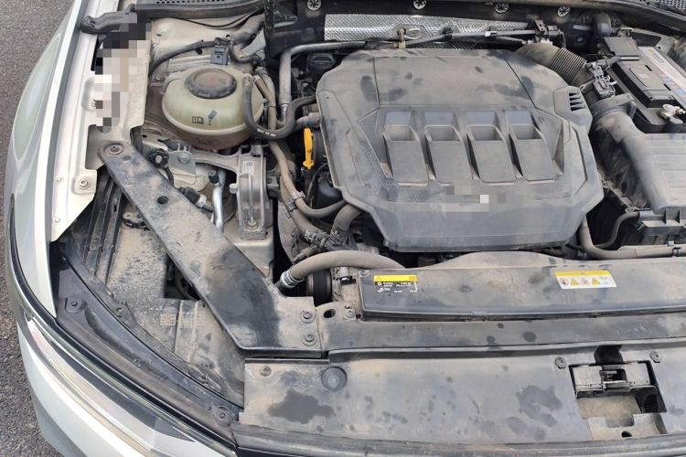 Used Volkswagen Magotan 2021 330TSI DSG 30th Anniversary Edition Engine Bay Right