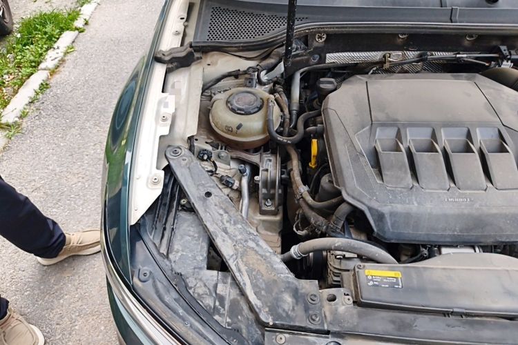 Used Volkswagen Magotan 2021 330TSI DSG 30th Anniversary Edition Engine Bay Right