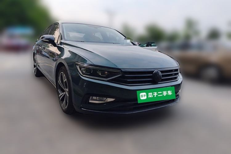 Used Volkswagen Magotan 2021 330TSI DSG 30th Anniversary Edition Front Right 45 Deg