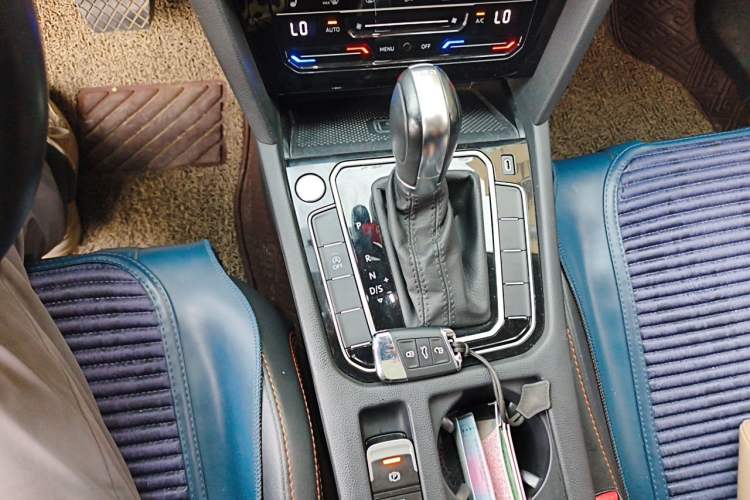 Used Volkswagen Magotan 2021 330TSI DSG 30th Anniversary Edition Gear Lever