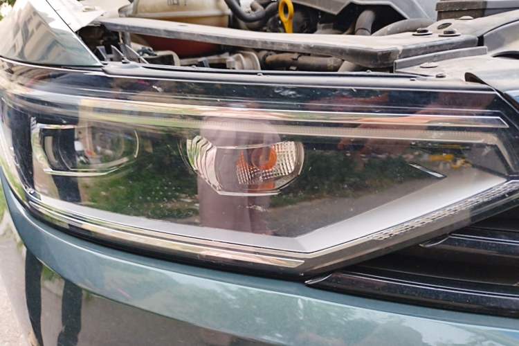 Used Volkswagen Magotan 2021 330TSI DSG 30th Anniversary Edition Right Front Headlight