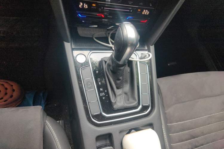 Used Volkswagen Magotan 2021 330TSI DSG 30th Anniversary Edition Gear Lever