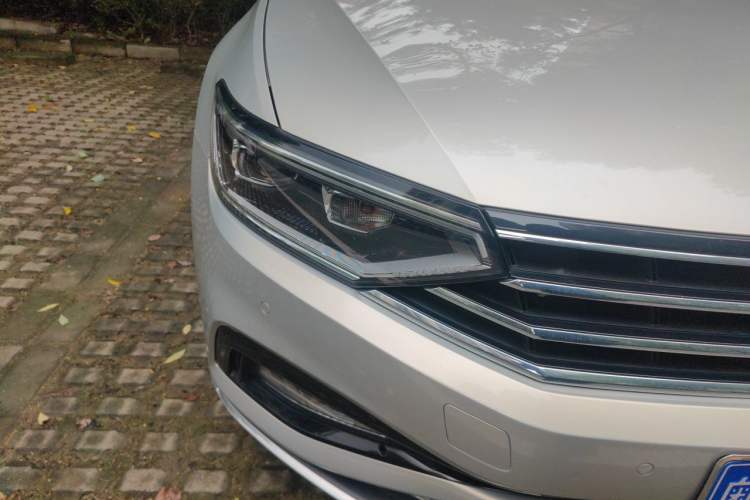 Used Volkswagen Magotan 2021 330TSI DSG 30th Anniversary Edition Right Front Headlight