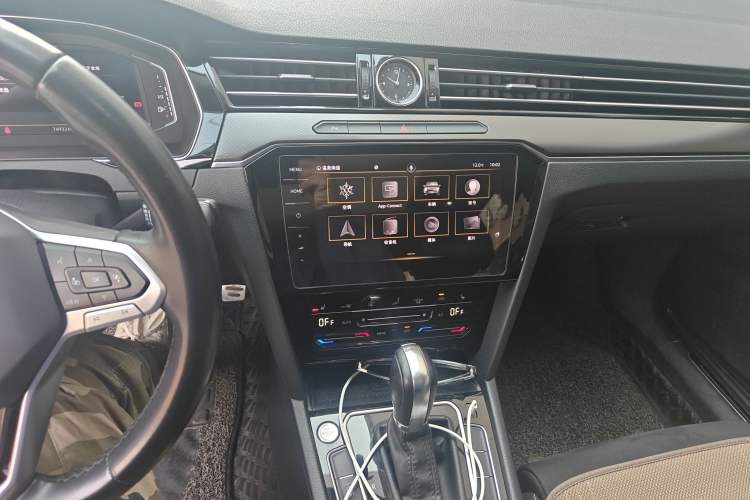 Used Volkswagen Magotan 2021 330TSI DSG 30th Anniversary Edition Audio And AC Panel