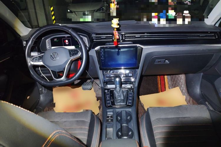 Used Volkswagen Magotan 2021 330TSI DSG 30th Anniversary Edition Center Console
