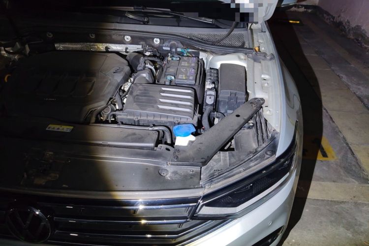 Used Volkswagen Magotan 2021 330TSI DSG 30th Anniversary Edition Engine Bay Left