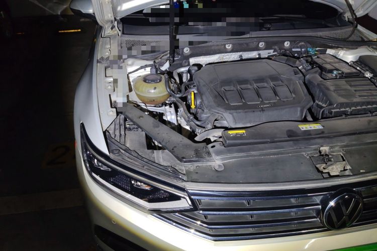 Used Volkswagen Magotan 2021 330TSI DSG 30th Anniversary Edition Engine Bay Right