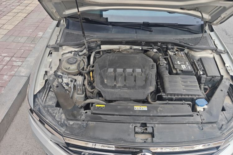Used Volkswagen Magotan 2021 330TSI DSG 30th Anniversary Edition Engine Bay Right