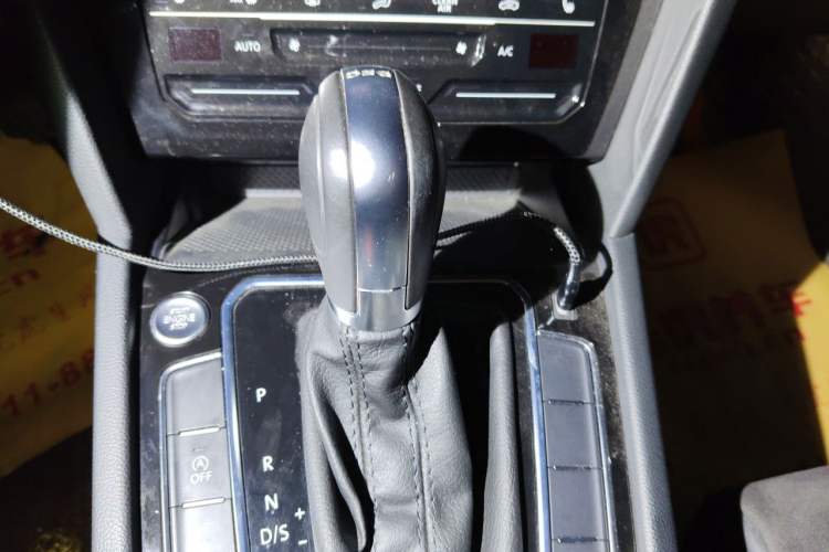 Used Volkswagen Magotan 2021 330TSI DSG 30th Anniversary Edition Gear Lever